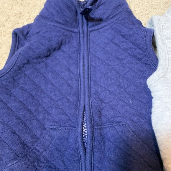Lot 2 Carter's Baby Quilted Vests Navy Gray 9M Lightweight Warm Layer EUC - Picture 2 of 7